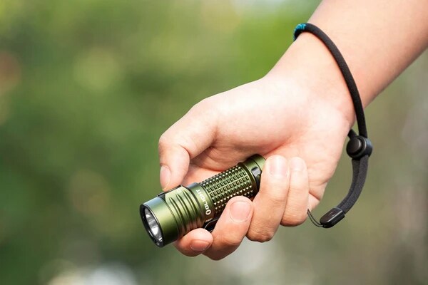 Latarka akumulatorowa Olight Baton Turbo OD Green - 1000 lumenów