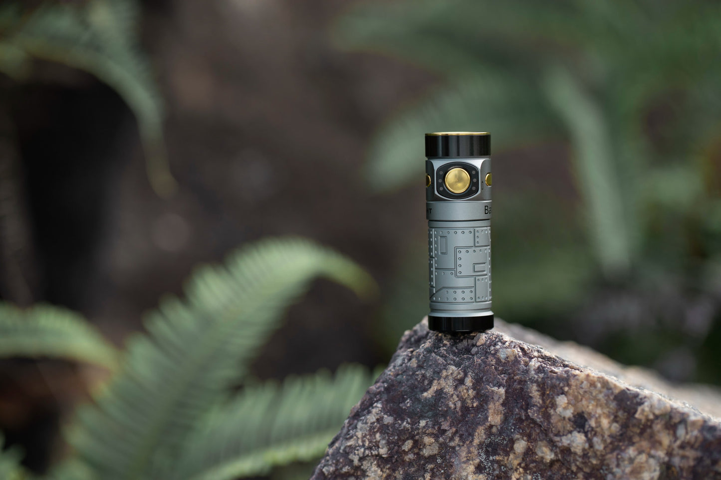 Latarka akumulatorowa Olight Baton 4 Fighter Pilot - 1300 lumenów