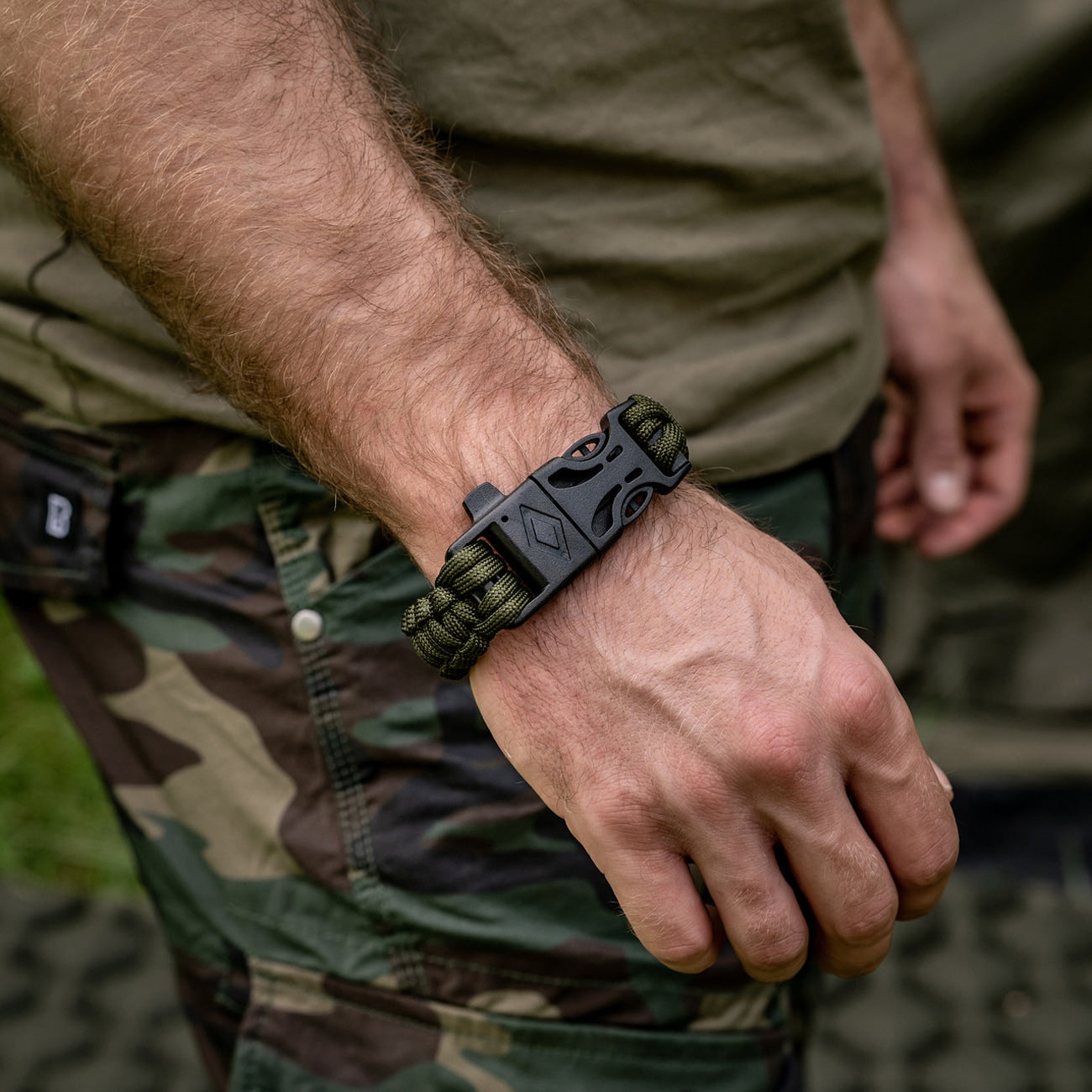 Bransoletka Paracord Badger Outdoor z krzesiwem - Olive