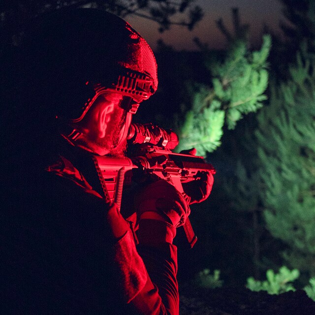 Latarka Armytek Dobermann Pro Magnet USB Warm - 1400 lumenów