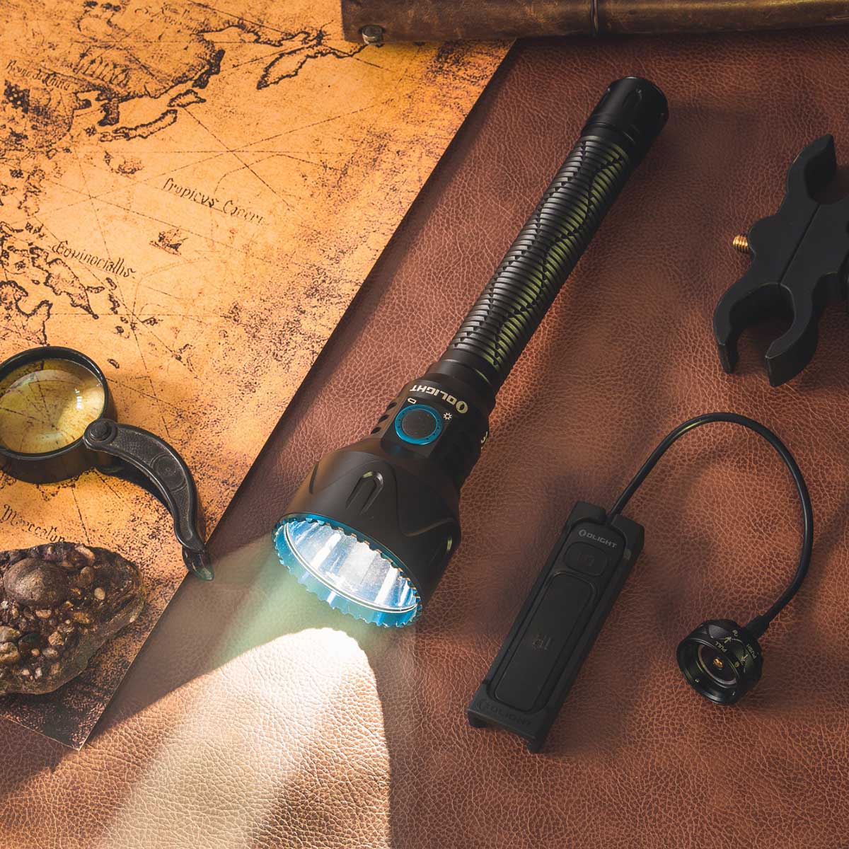 Latarka taktyczno-poszukiwawcza Olight Javelot Pro 2 Black - 2500 lumenów