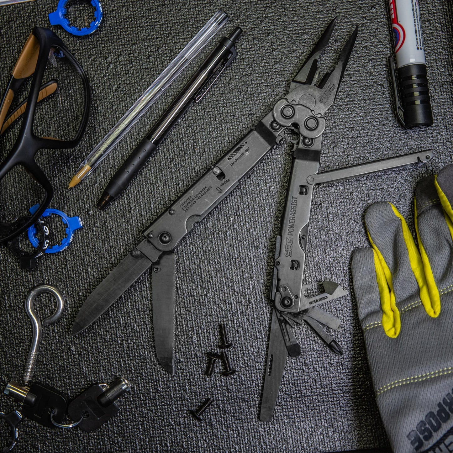 Multitool SOG PowerAssist - Black