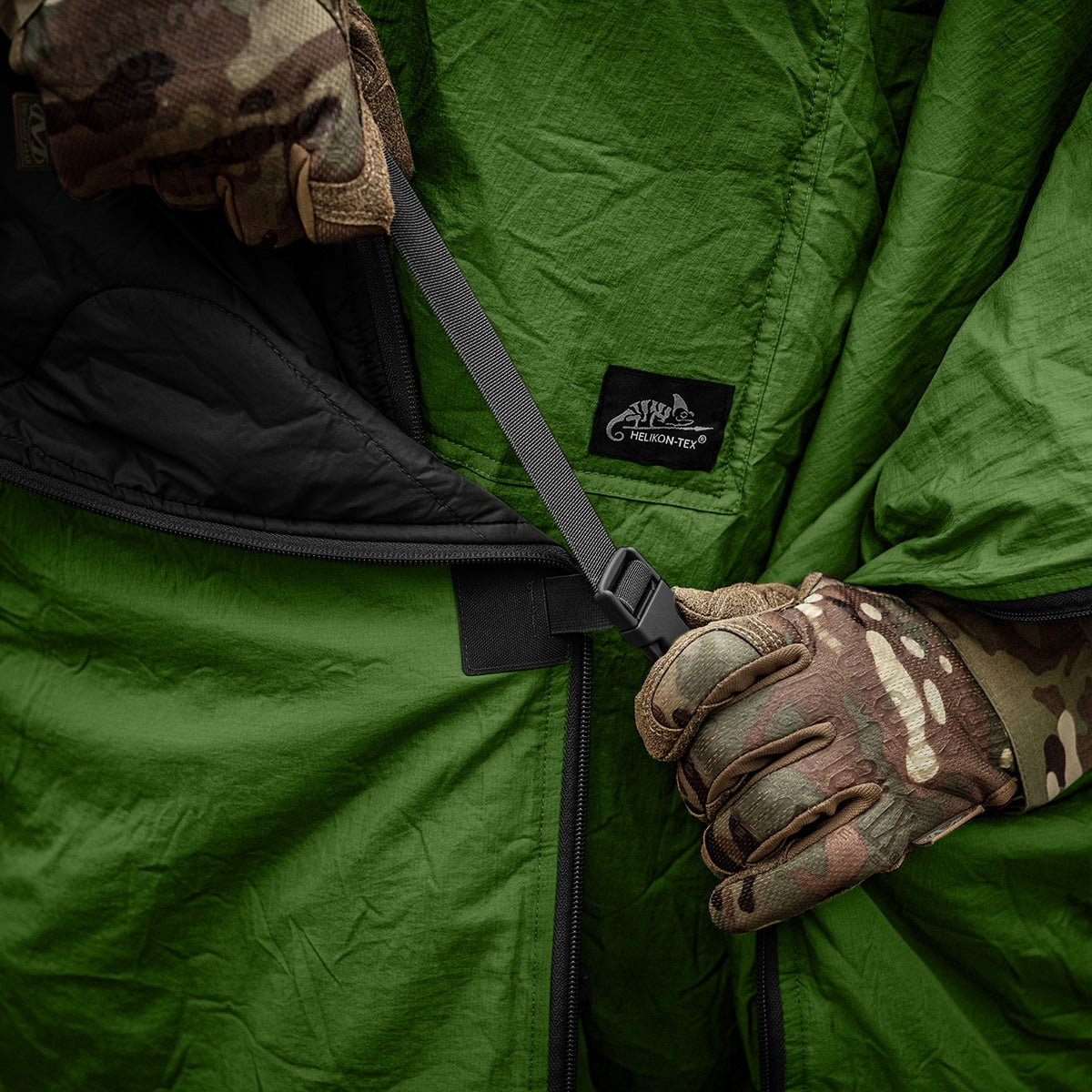 Ponczo Helikon Swagman Roll Climashield Apex z funkcją śpiwora - Grass Green