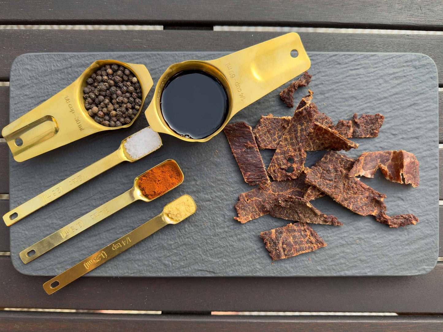 Suszona wołowina Badger Outdoor Beef Jerky Smoky Hot 50 g - 2 szt.