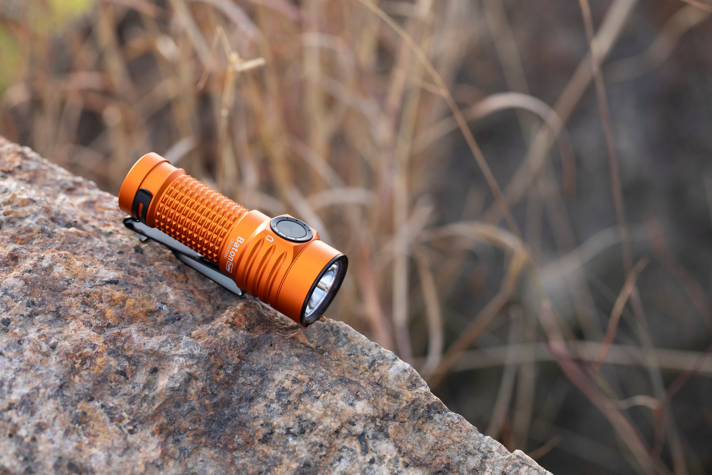 Latarka akumulatorowa Olight Baton Turbo Orange - 1000 lumenów