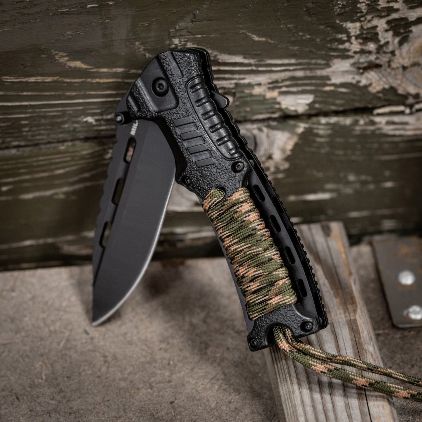 Nóż składany Mil-Tec Paracord z krzesiwem - Camo