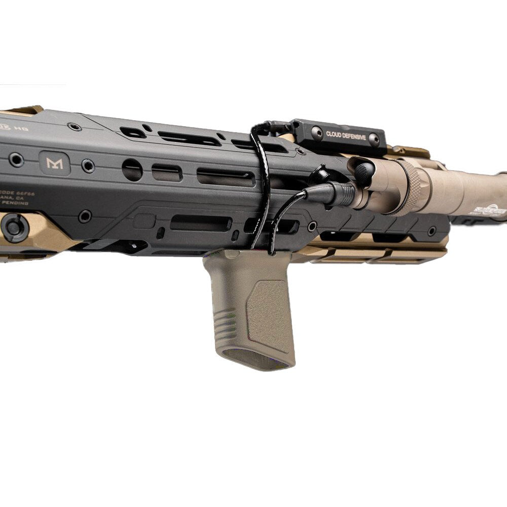 Chwyt przedni Strike Industries M-LOK Angled Vertical Grip Short - Flat Dark Earth