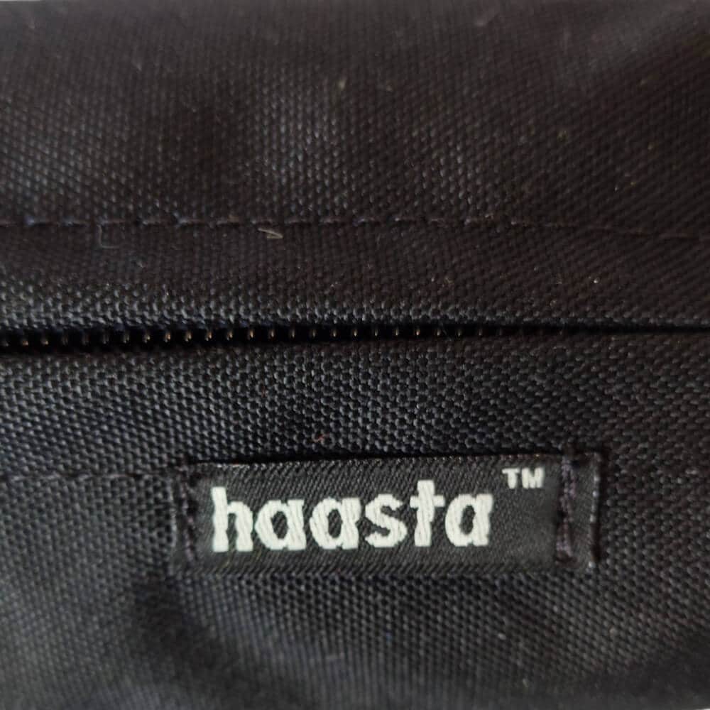 Piórnik Haasta - Black