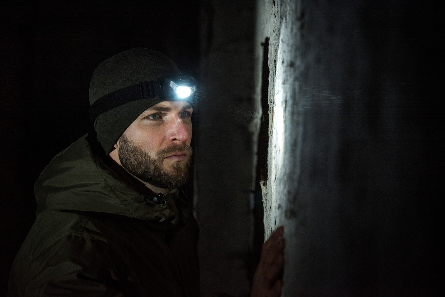 Latarka czołowa Mil-Tec CREE XPE - 200 lumenów