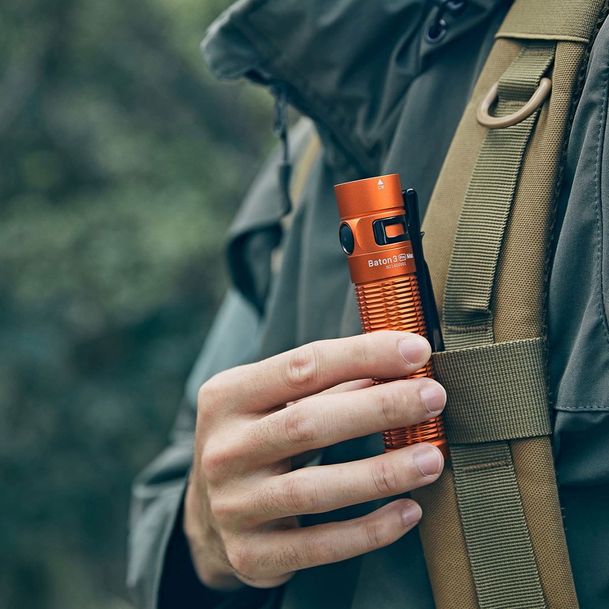 Latarka akumulatorowa Olight Baton 3 Pro Max Cool White Orange - 2500 lumenów