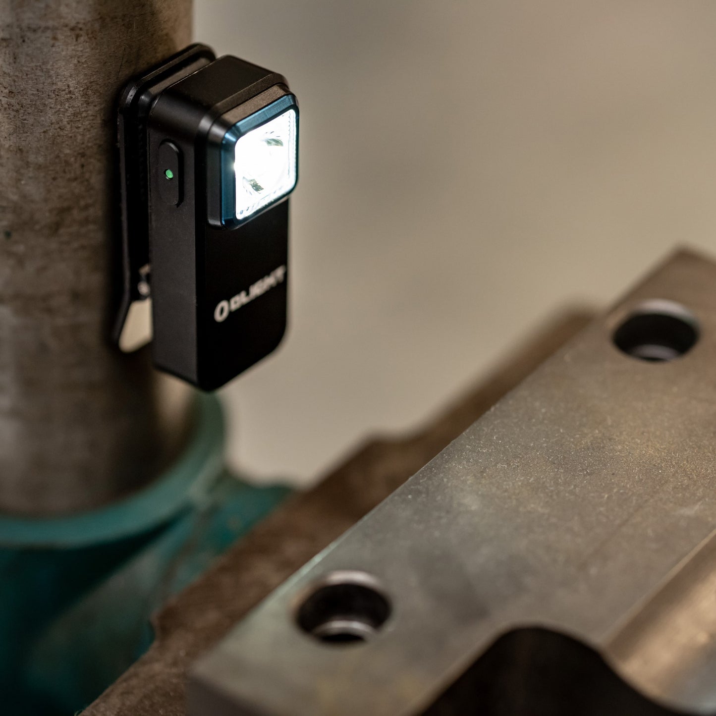 Latarka akumulatorowa Olight Oclip - 300 lumenów