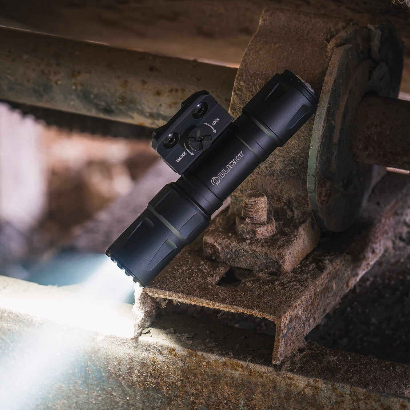 Latarka na broń Olight Odin S Matte Black z montażem - 1500 lumenów