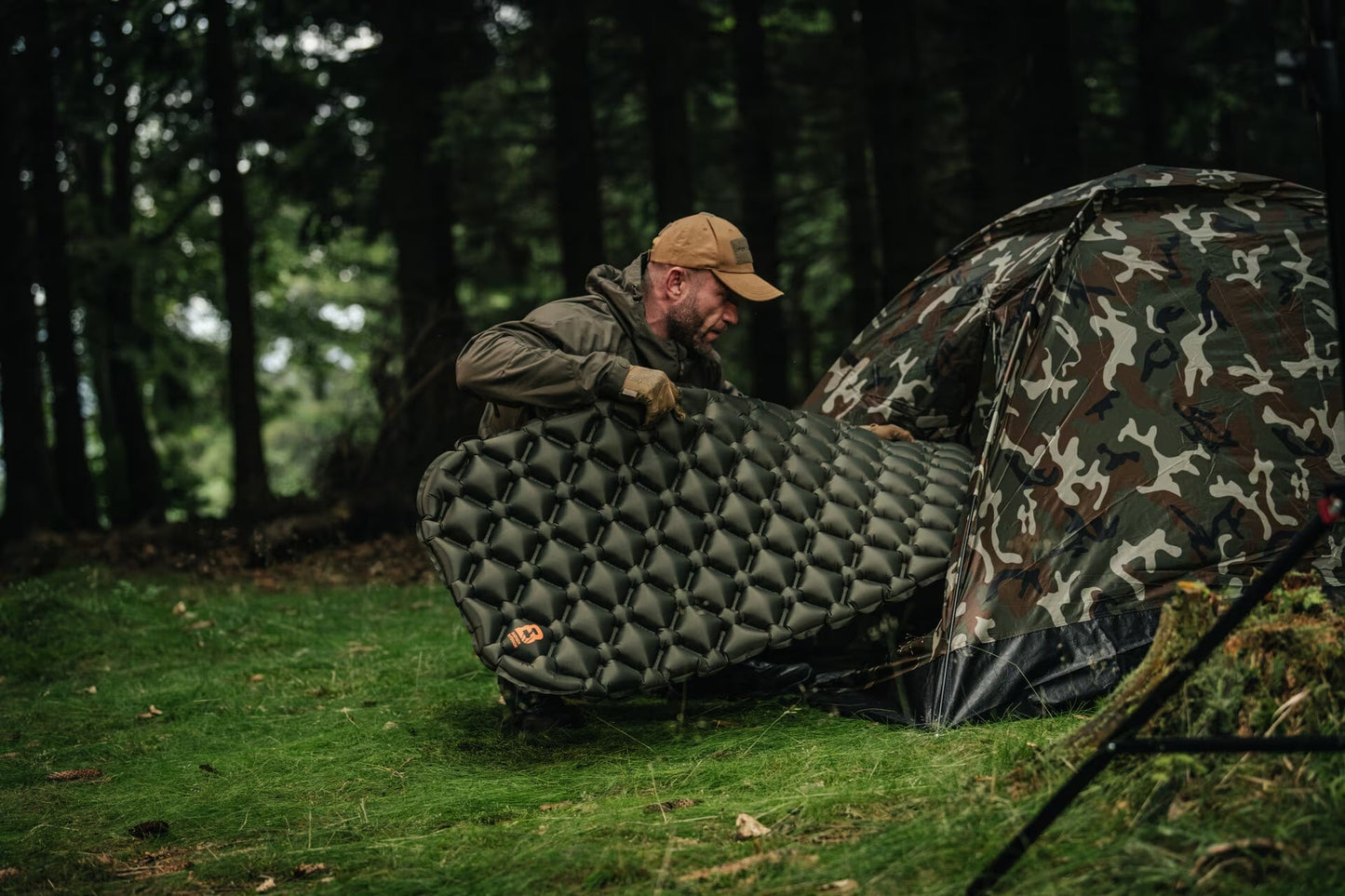 Łóżko polowe składane Mil-Tec US Style + materac Badger Outdoor + poduszka - zestaw