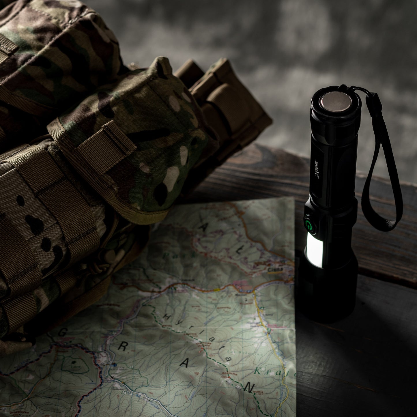 Latarka akumulatorowa XRG M1500 Zoom - 1800 lumenów