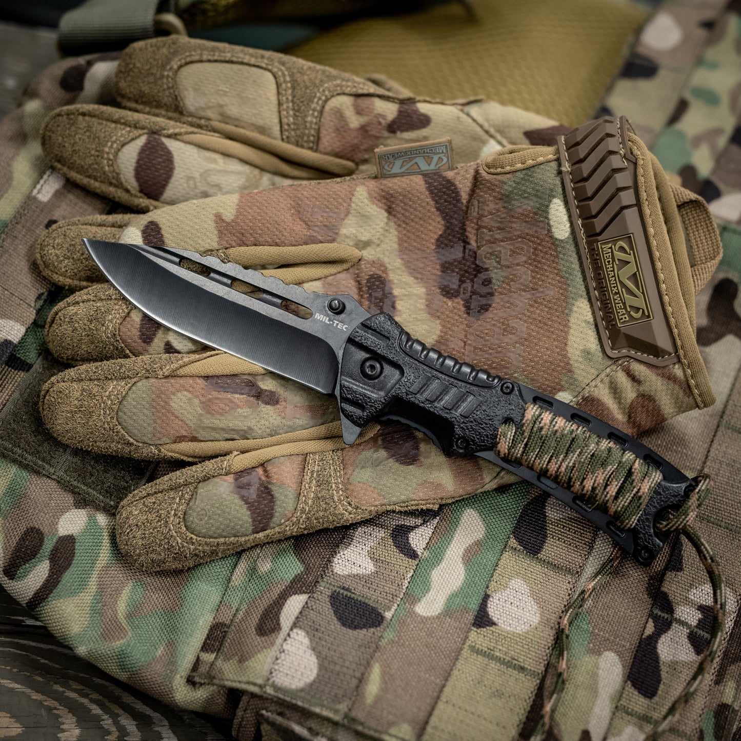 Nóż składany Mil-Tec Paracord z krzesiwem - Camo