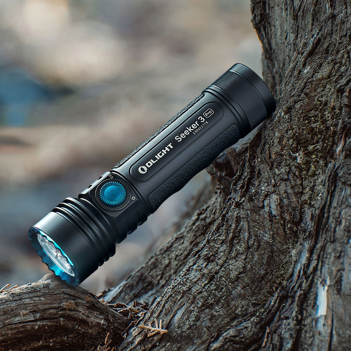Latarka taktyczno-poszukiwawcza Olight Seeker 3 Pro Black - 4200 lumenów