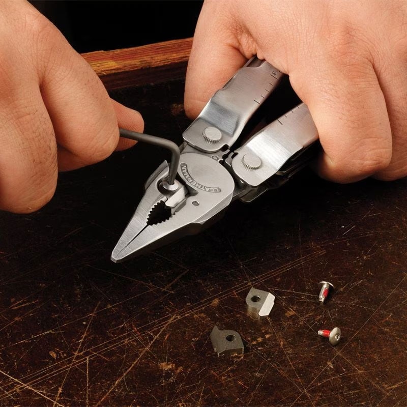 Multitool Leatherman Super Tool 300 Black z kaburą