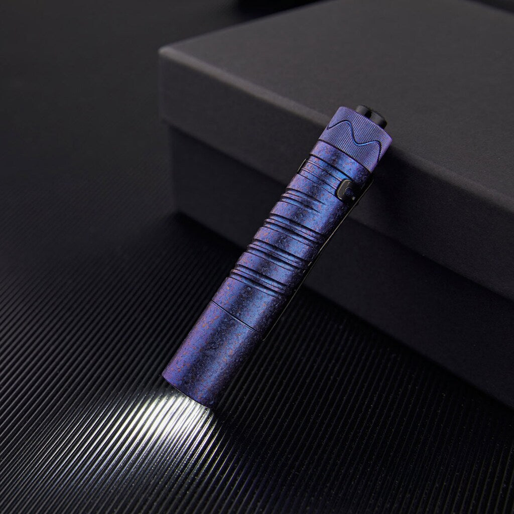 Latarka Olight I5R EOS Limited Edition Ice Flower Periwinkle Blue - 350 lumenów