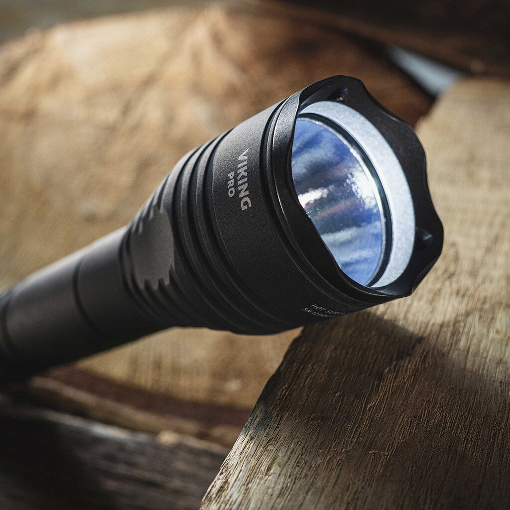 Latarka Armytek Viking Pro Magnet USB Warm - 2050 lumenów