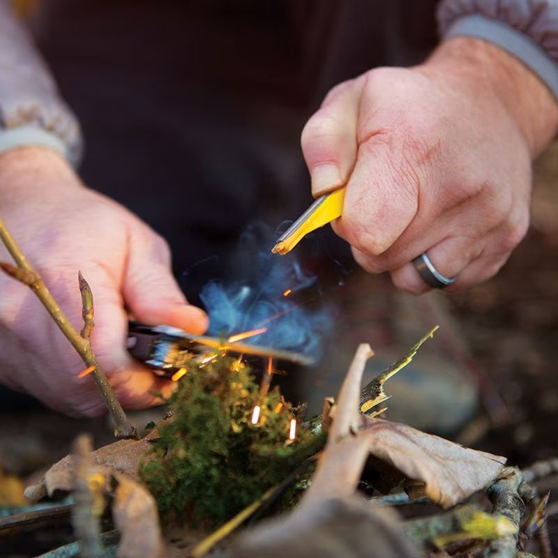 Multitool Leatherman Signal z kaburą