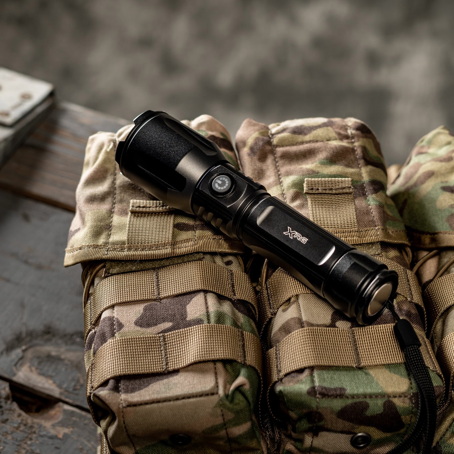 Latarka akumulatorowa XRG M1500 Zoom - 1800 lumenów