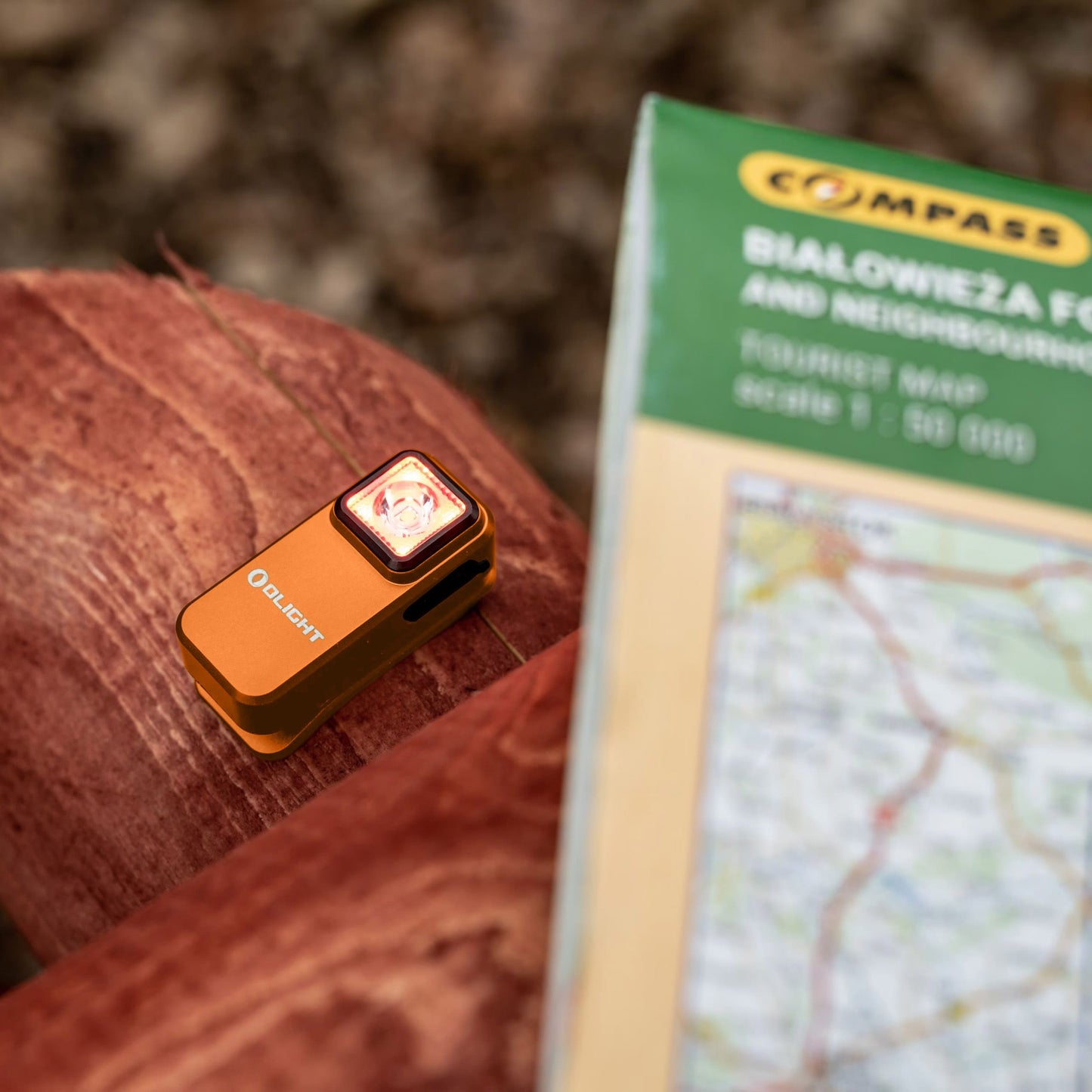 Latarka akumulatorowa Olight Oclip Orange - 300 lumenów