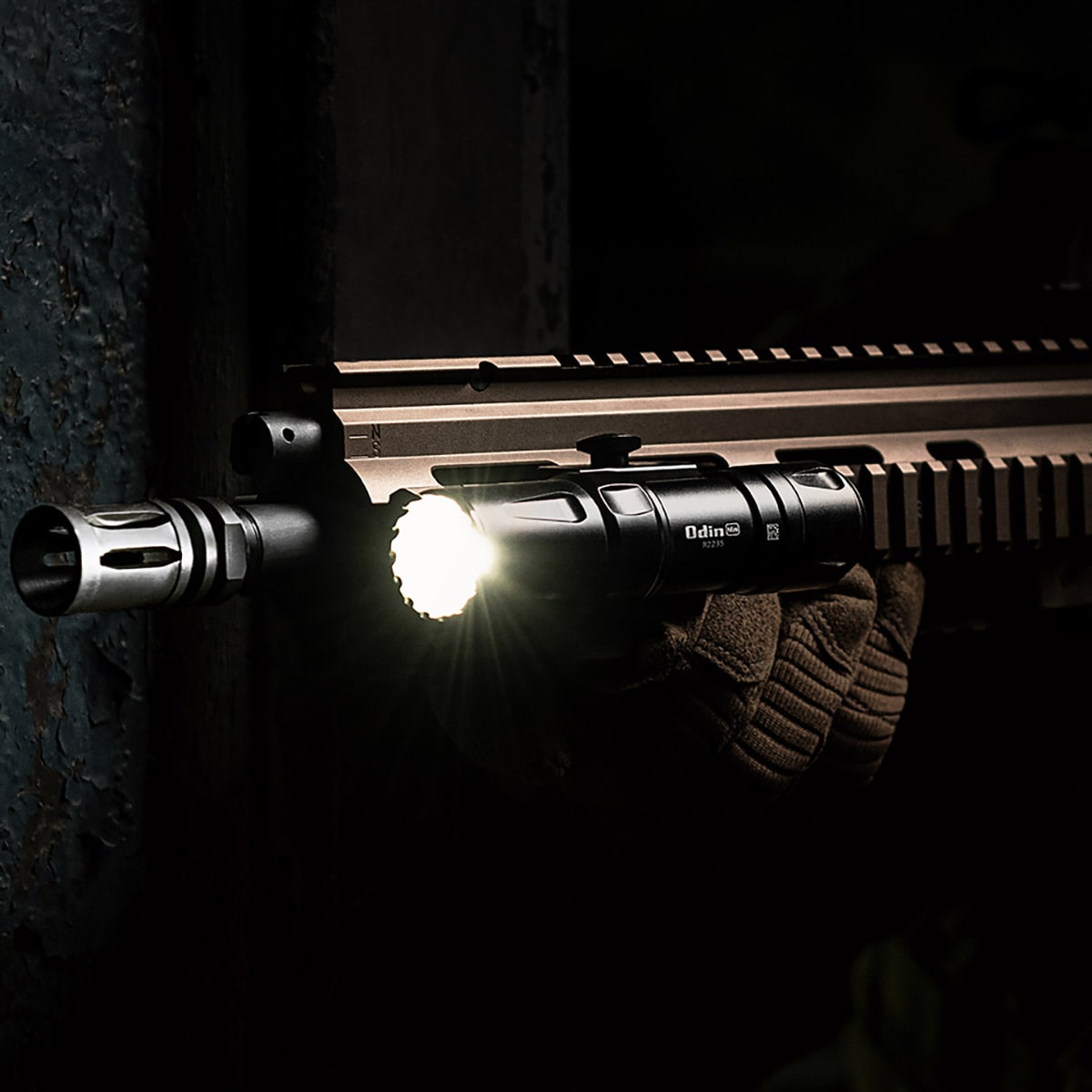 Latarka na broń Olight Odin Mini z montażem - 1250 lumenów