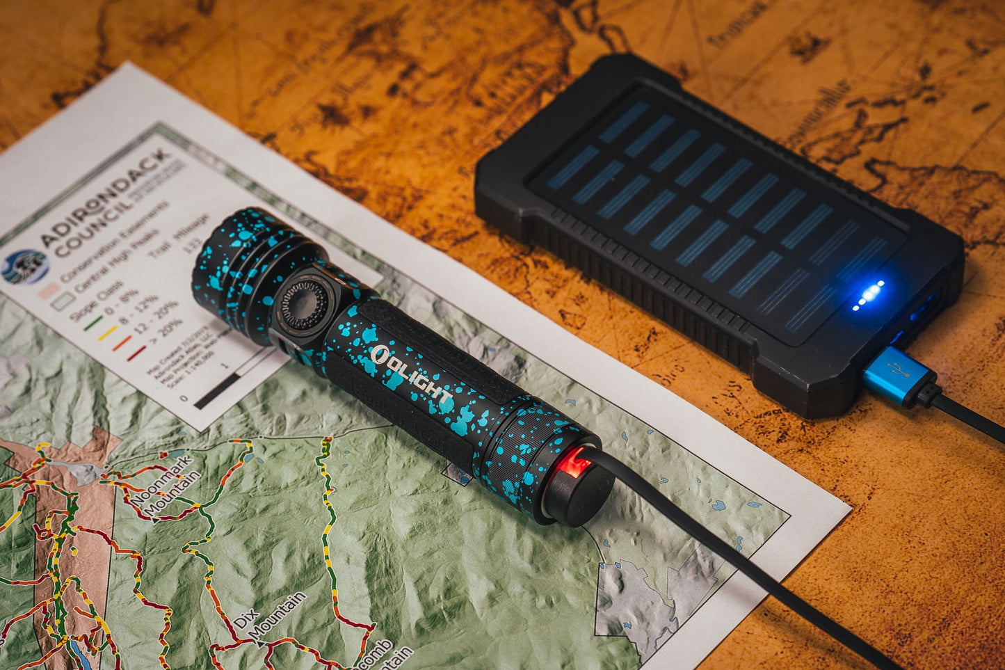 Latarka taktyczno-poszukiwawcza Olight Seeker 4 Pro Cool White Deep Ocean - 4600 lumenów