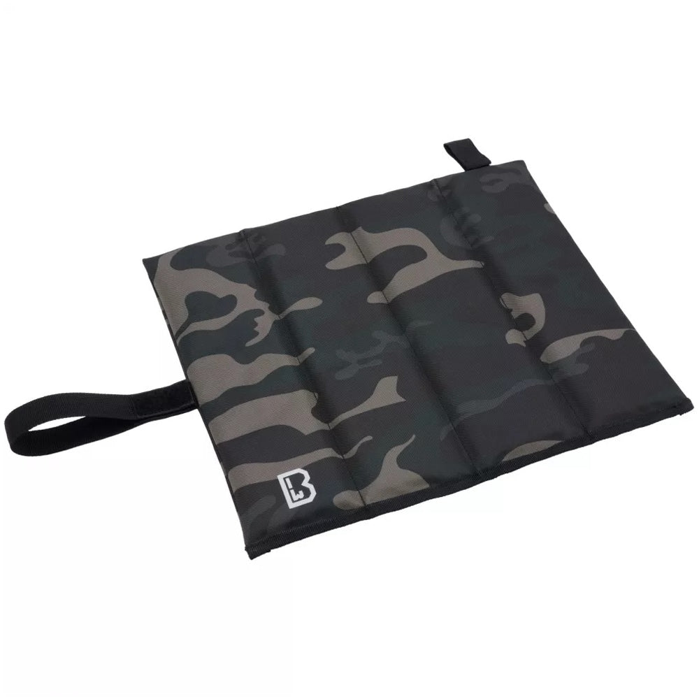 Mata składana Brandit do siedzenia - Dark Camo