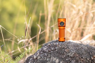 Latarka akumulatorowa Olight Baton Turbo Orange - 1000 lumenów