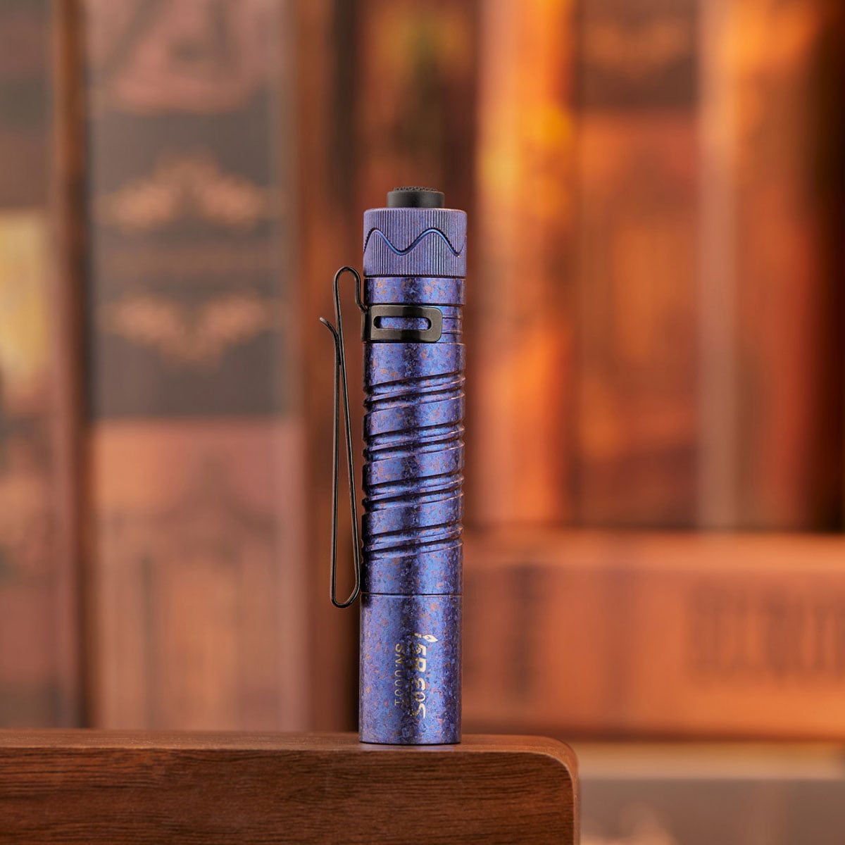 Latarka Olight I5R EOS Limited Edition Ice Flower Periwinkle Blue - 350 lumenów