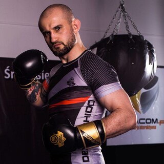 Rękawice bokserskie DBX Bushido B-2V10 - Czarne/Złote