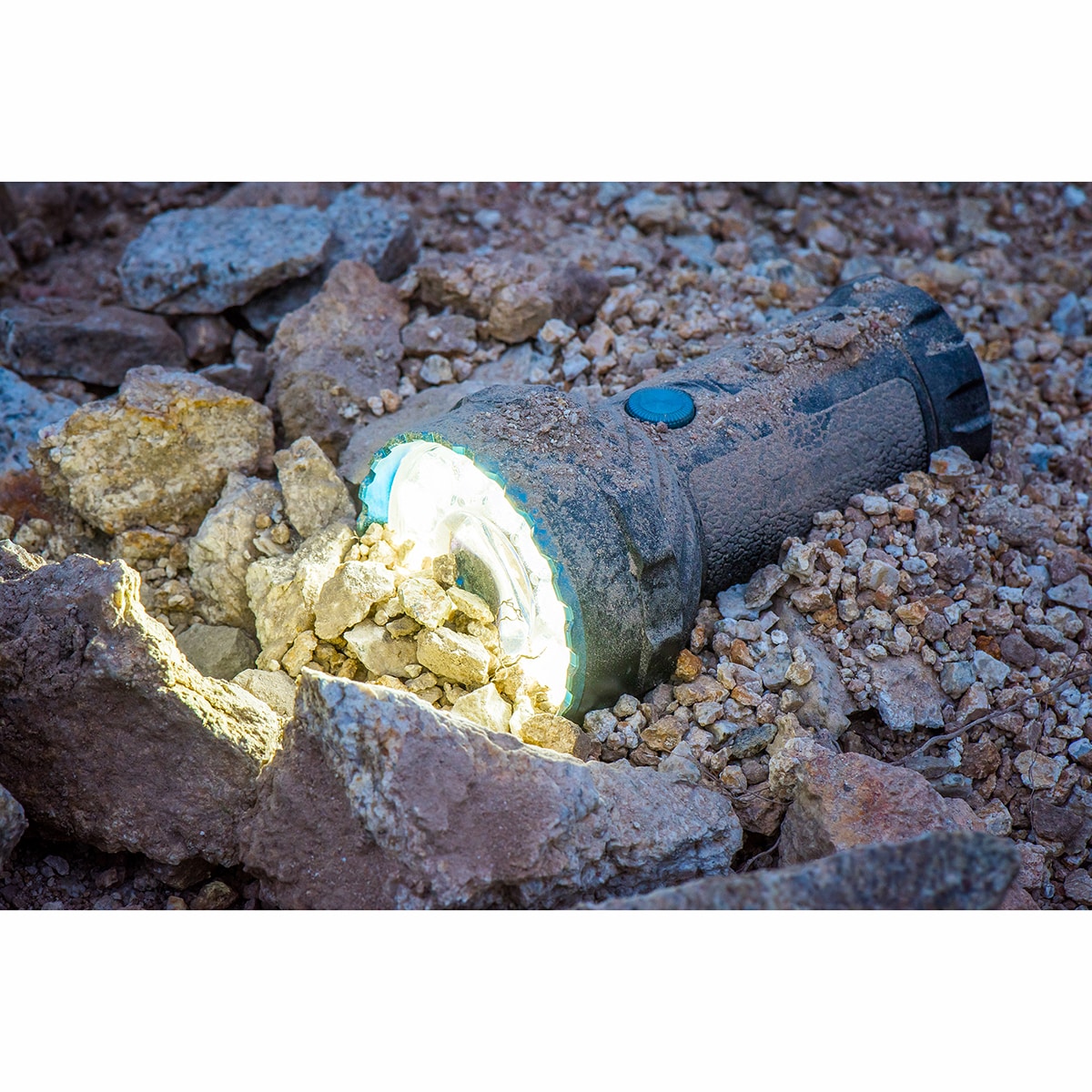 Latarka akumulatorowa Olight Marauder 2 Cool White - 14000 lumenów, zasięg 800 m
