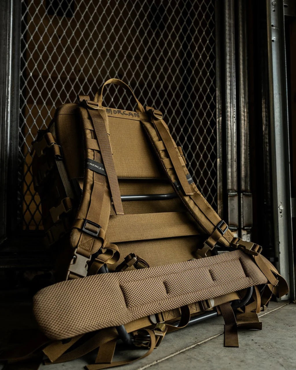 Stelaż do plecaków Eberlestock Mission EMOD Frame - Coyote Brown