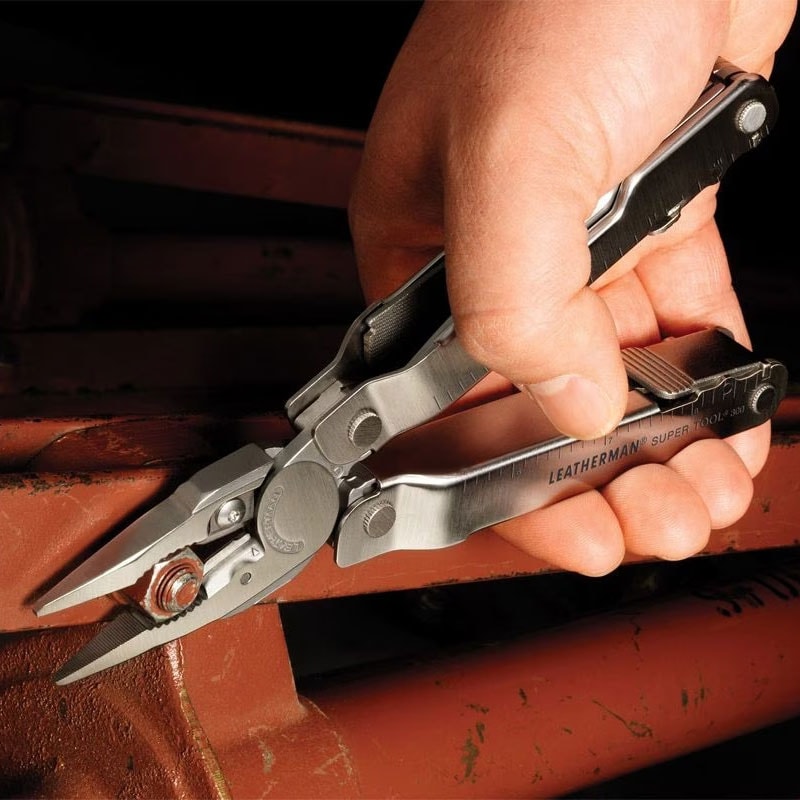 Multitool Leatherman Super Tool 300 Black z kaburą