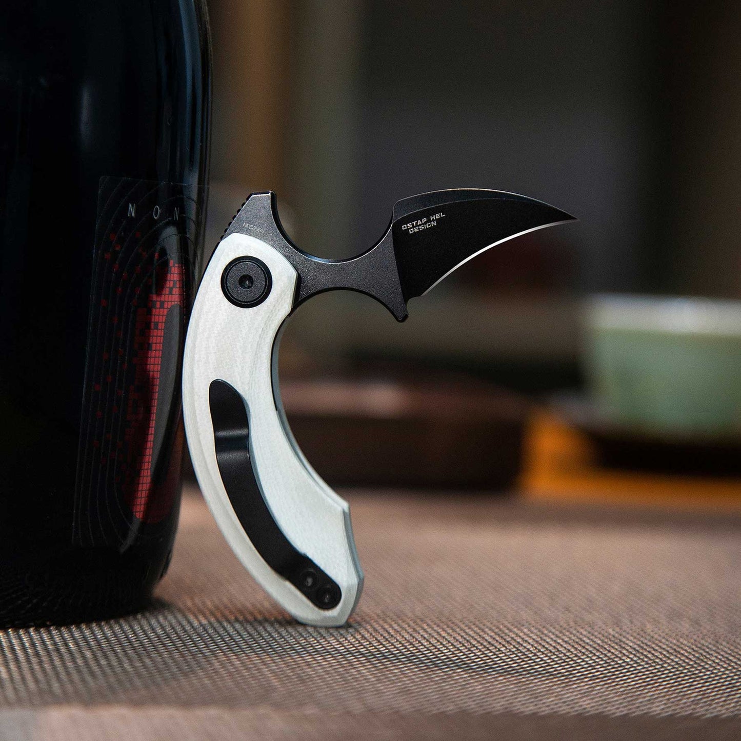 Nóż składany Bestech Knives Strelit - Black Stonewash/White G10