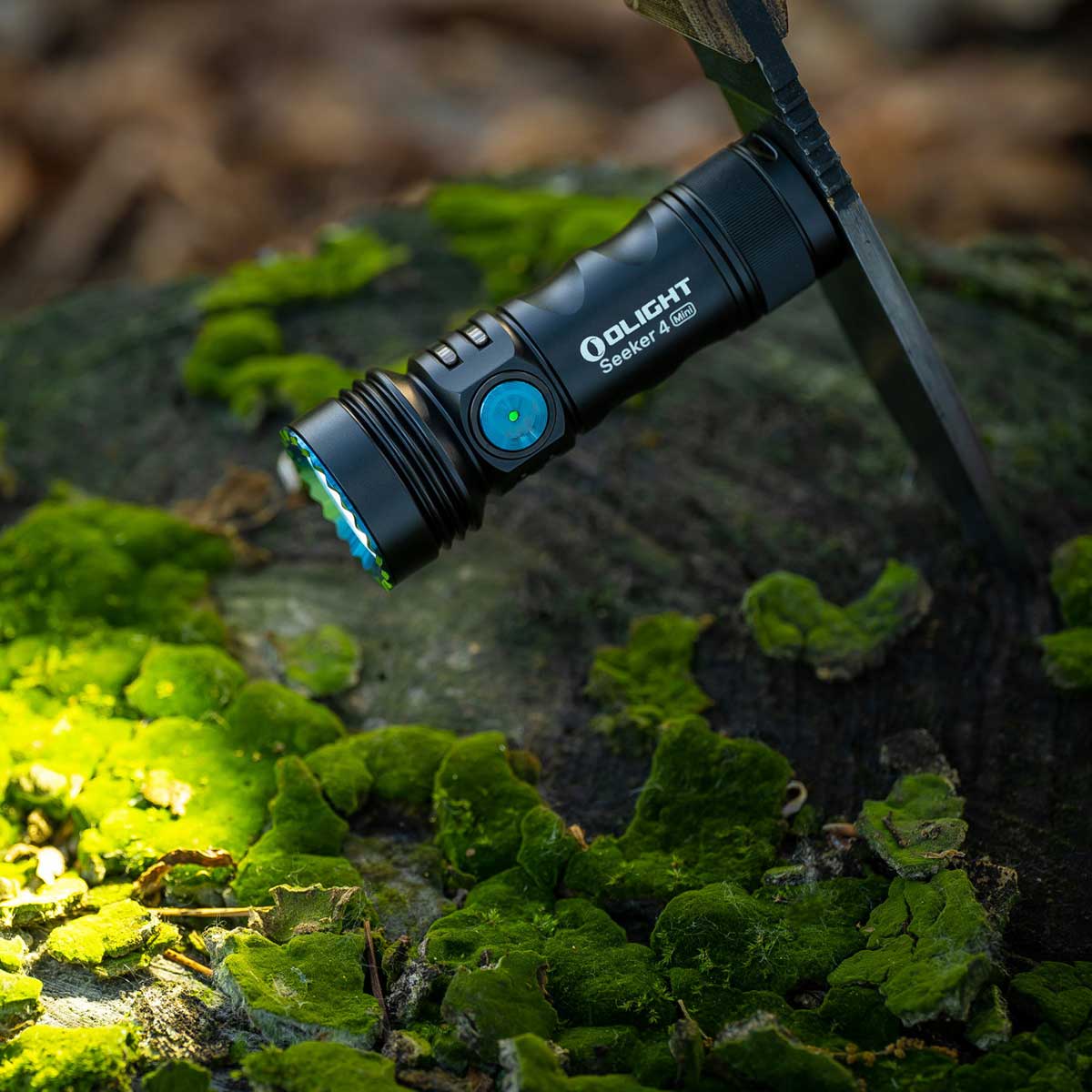 Latarka taktyczna Olight Seeker 4 Mini Cool White Black - 1200 lumenów