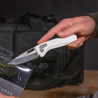 Nóż składany SOG One-Zero XR - White