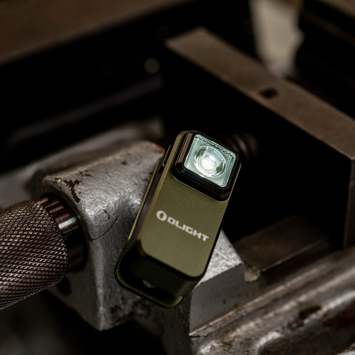 Latarka akumulatorowa Olight Oclip OD Green - 300 lumenów