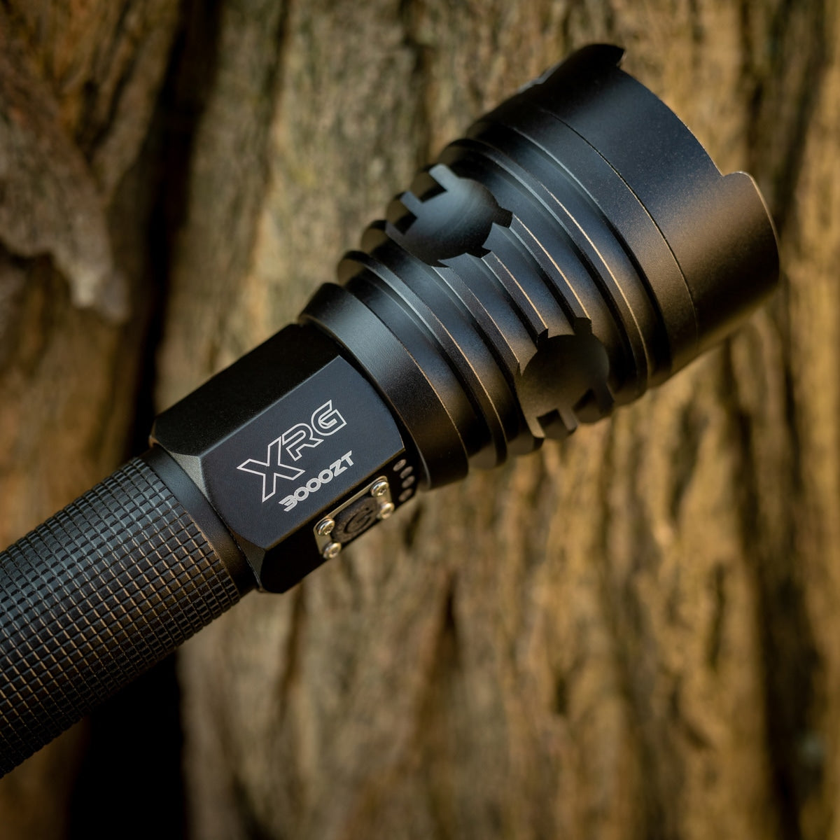 Latarka akumulatorowa XRG 3000 Zoom Thrower - 3000 lumenów