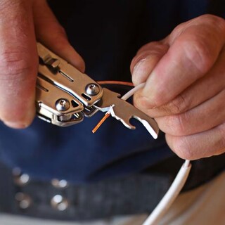 Multitool Leatherman Wingman z kaburą