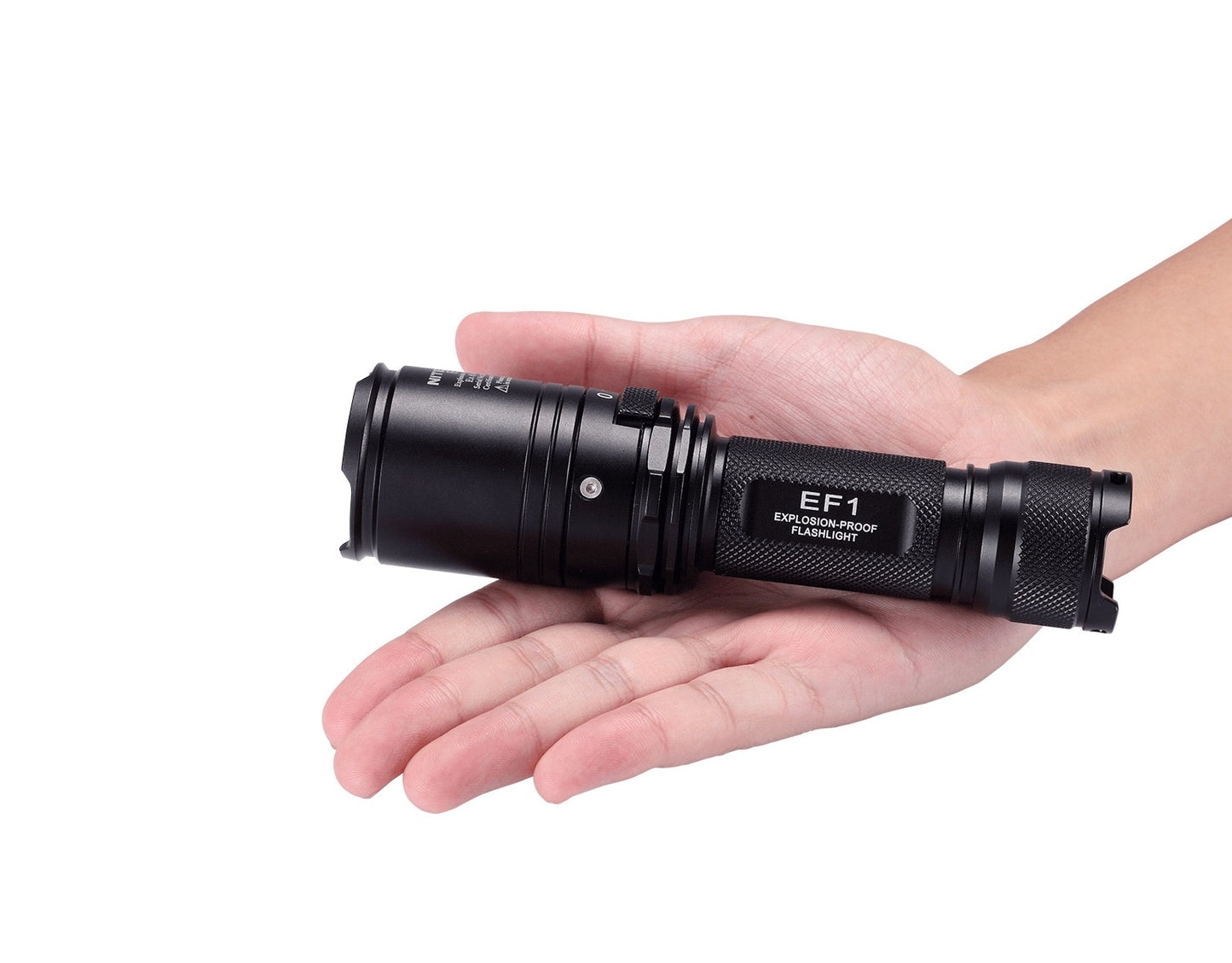 Latarka Nitecore EF1 - 830 lumenów