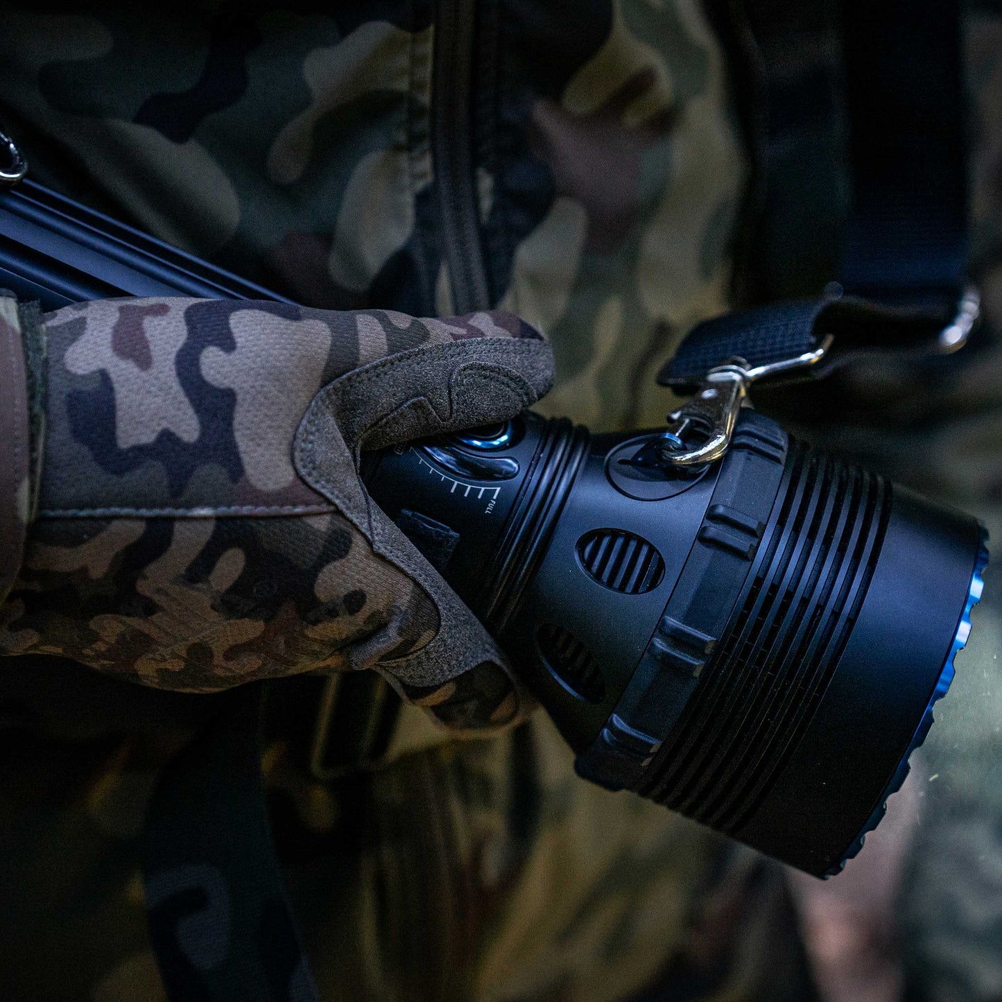 Latarka akumulatorowa Olight X9R Marauder - 25000 lumenów