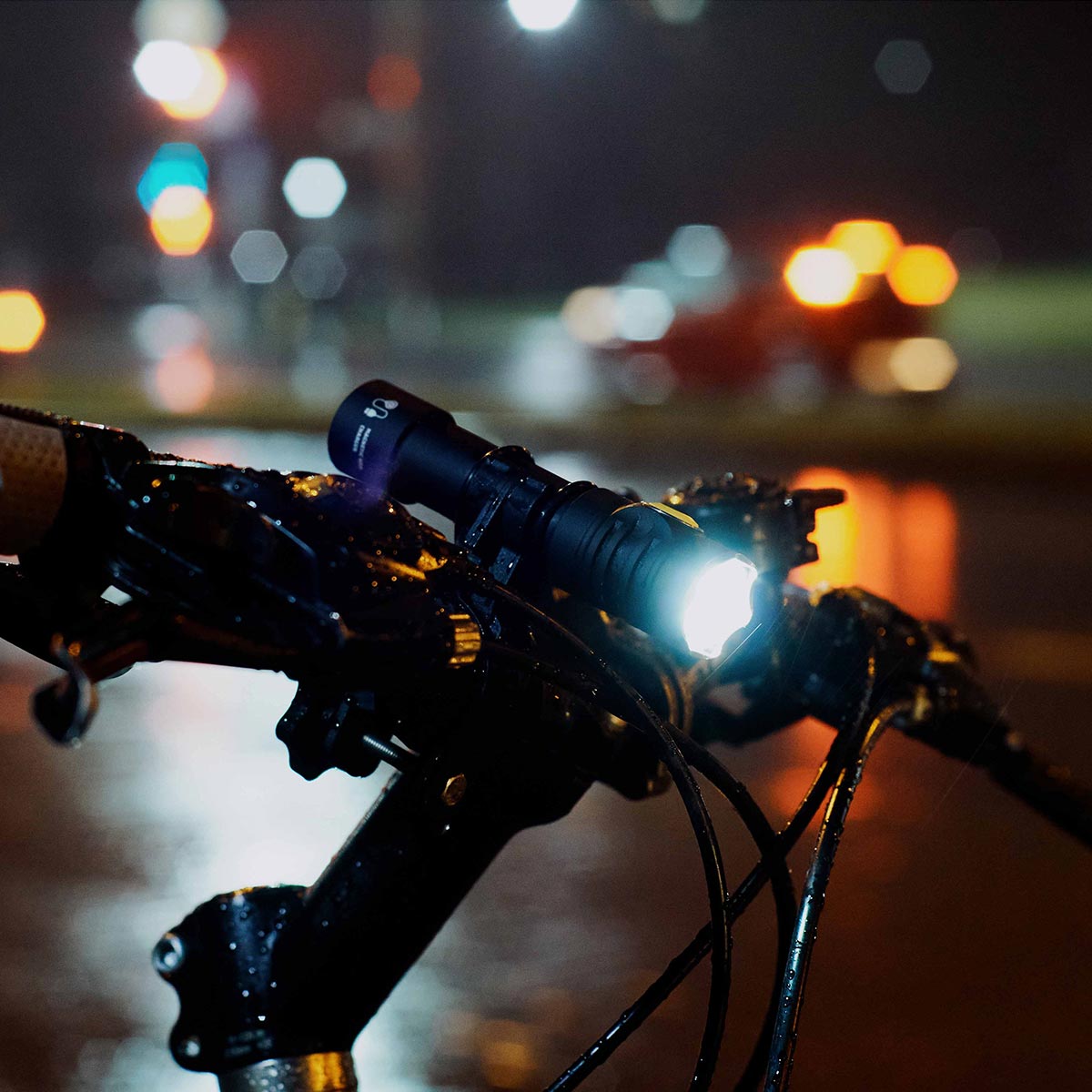 Latarka Armytek Prime C2 Pro Magnet USB Warm - 2230 lumenów