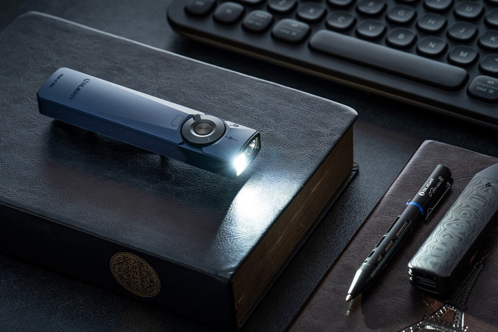 Latarka ze wskaźnikiem laserowym Olight Arkfeld Ultra UV Cool White Navy Blue - 1400 lumenów