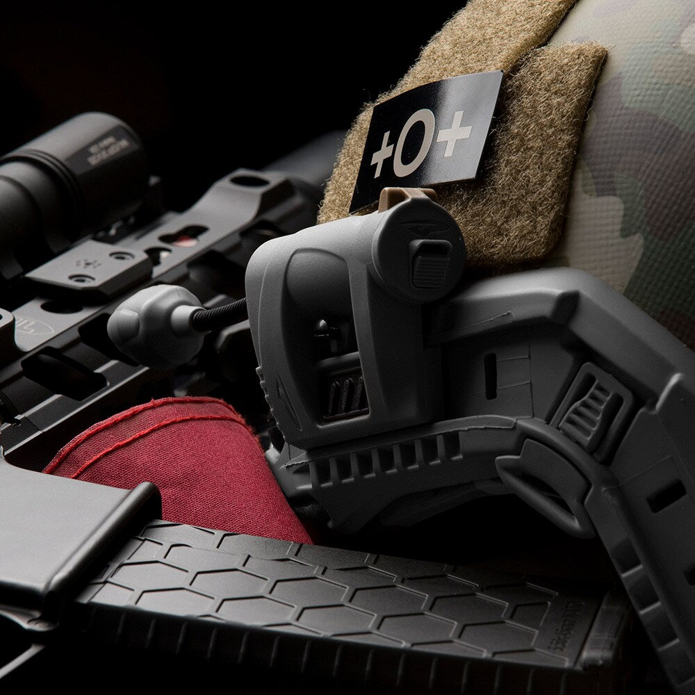 Latarka na hełm Princeton Tec Charge Pro Black - 55 lumenów
