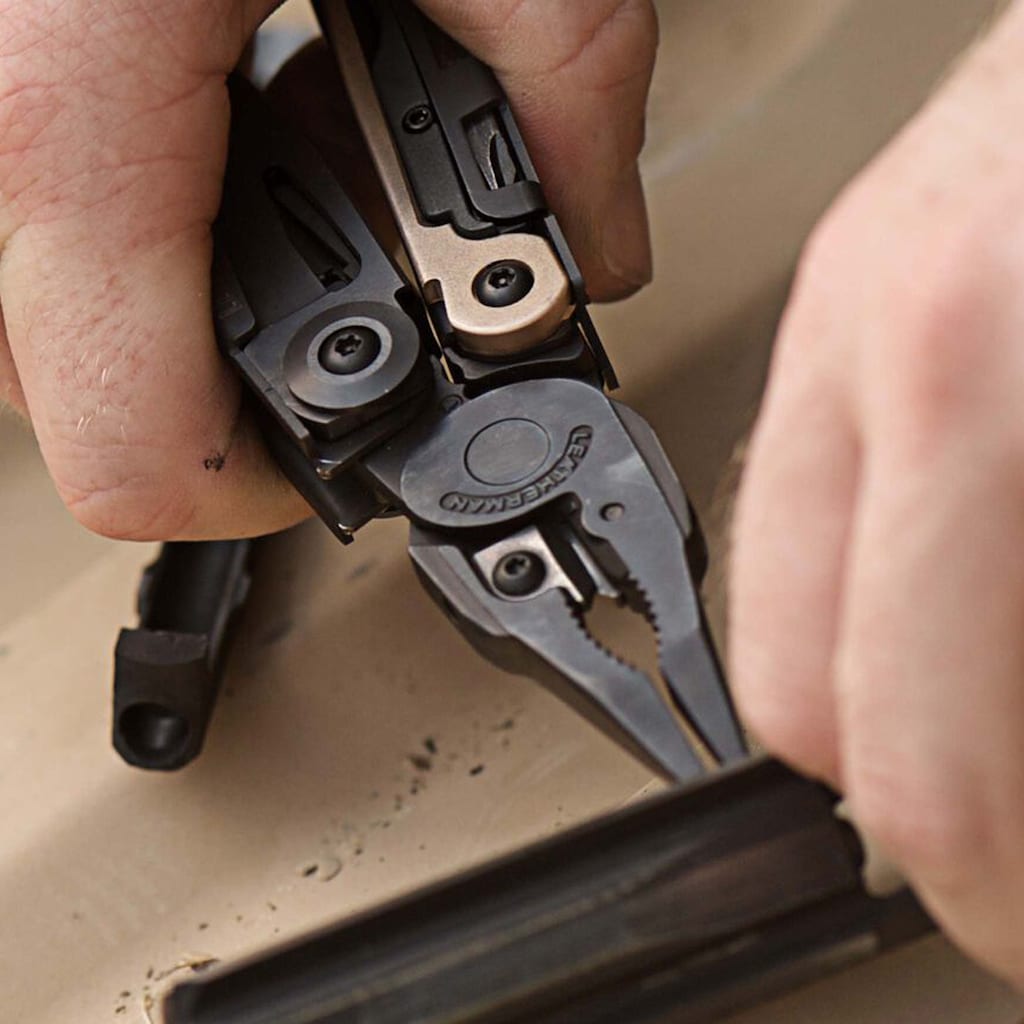 Multitool Leatherman MUT z kaburą MOLLE - Black