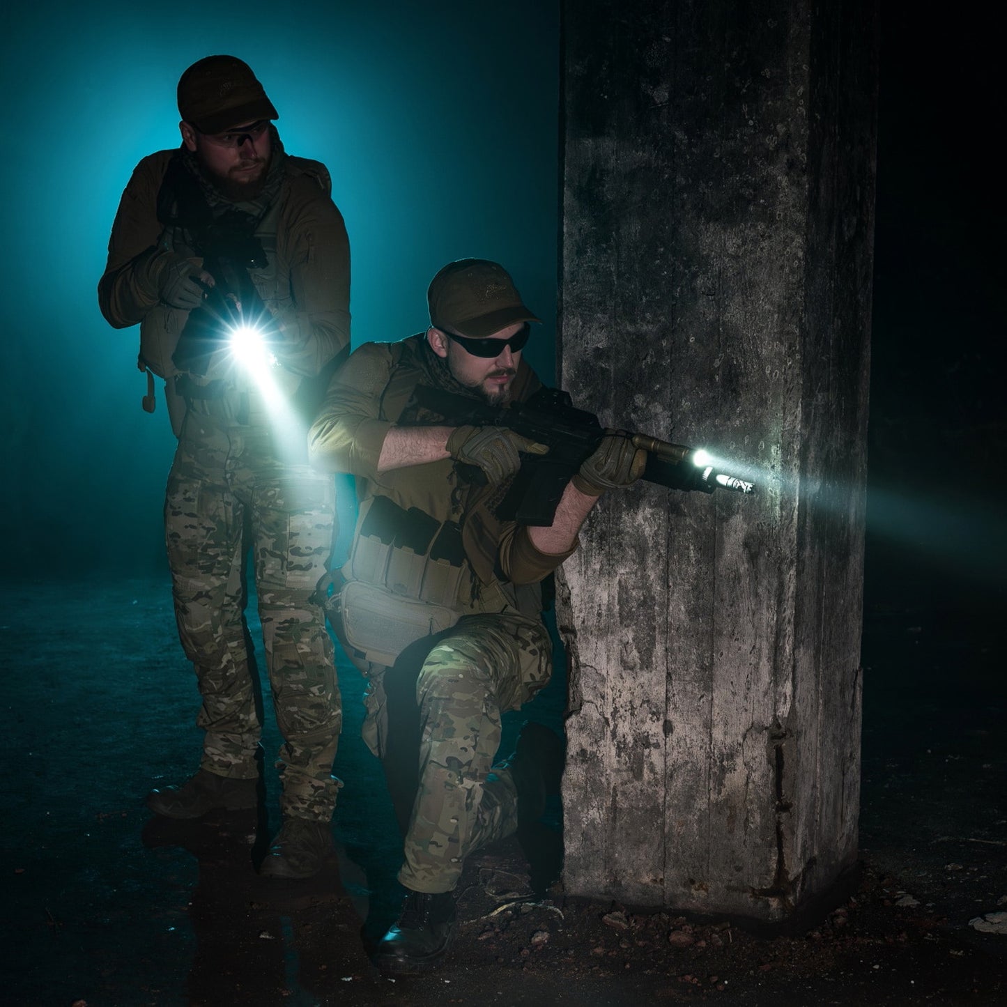 Latarka na broń Olight Odin S Desert Tan z montażem - 1500 lumenów