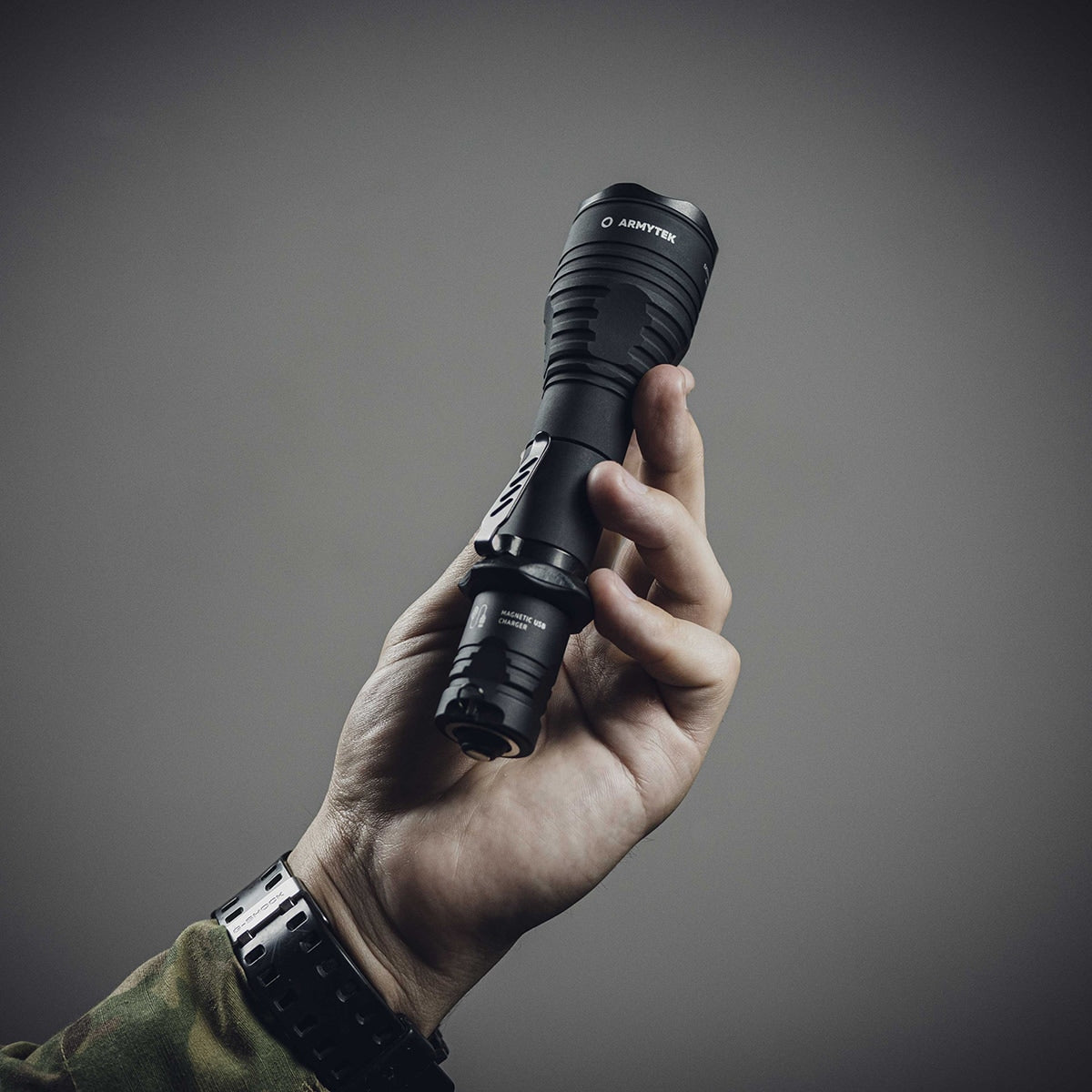 Latarka Armytek Viking Pro Magnet USB Warm - 2050 lumenów