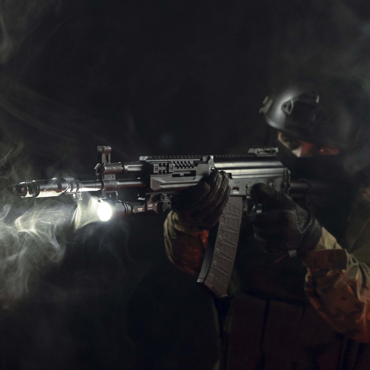 Latarka na broń Armytek Parma C2 Pro Black - 1500 lumenów